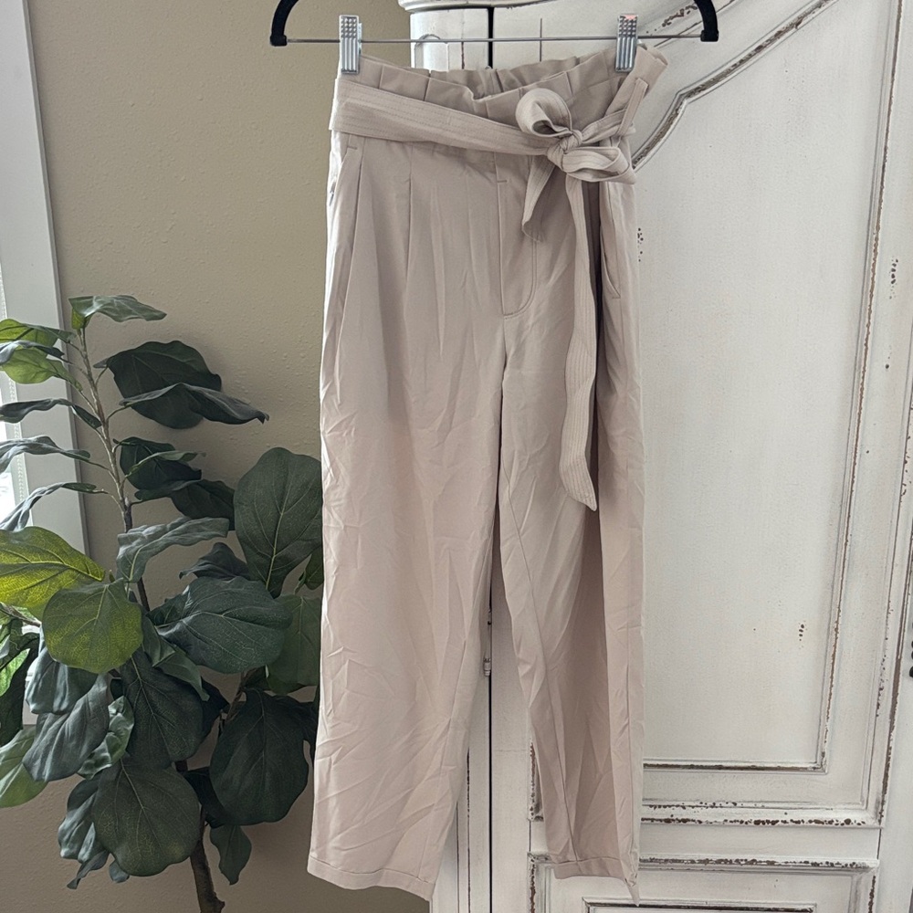 Athleta Skyline Pants II Womens Size 4 Petite (4P) Beige Bone Paperbag Tie Waist